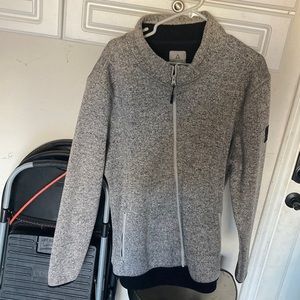 1/4 Zip sweatshirt, this is a thick sweatshirt great for the winter time